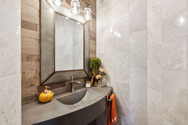 $995,000 | 10758 Watersedge Lane, Woodbury, MN 55129