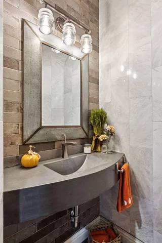 $995,000 | 10758 Watersedge Lane, Woodbury, MN 55129