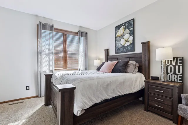 $995,000 | 10758 Watersedge Lane, Woodbury, MN 55129