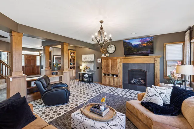 $995,000 | 10758 Watersedge Lane, Woodbury, MN 55129