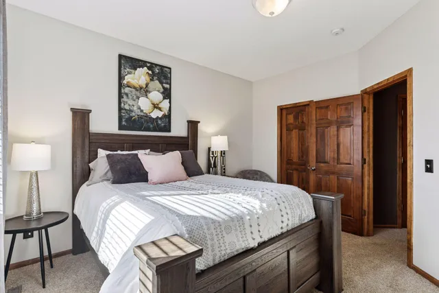 $995,000 | 10758 Watersedge Lane, Woodbury, MN 55129