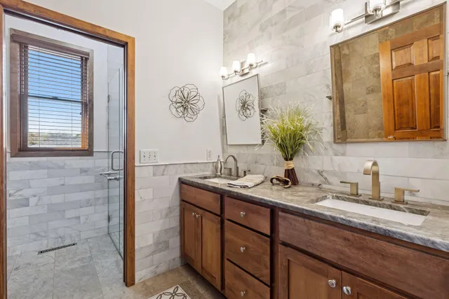 $995,000 | 10758 Watersedge Lane, Woodbury, MN 55129