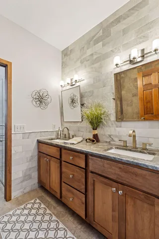 $995,000 | 10758 Watersedge Lane, Woodbury, MN 55129