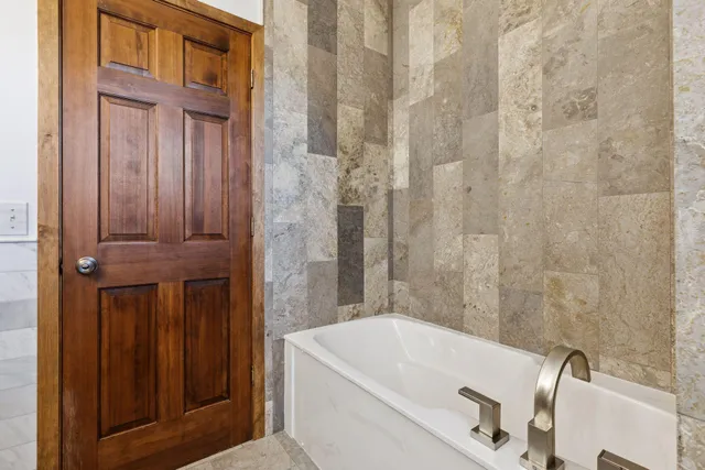 $995,000 | 10758 Watersedge Lane, Woodbury, MN 55129