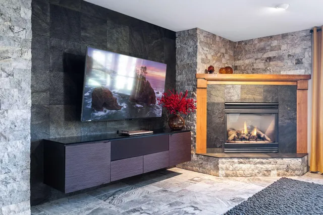 $995,000 | 10758 Watersedge Lane, Woodbury, MN 55129