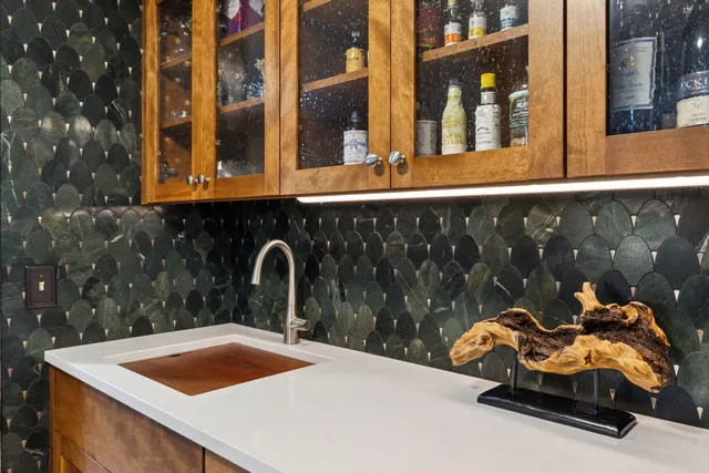 $995,000 | 10758 Watersedge Lane, Woodbury, MN 55129