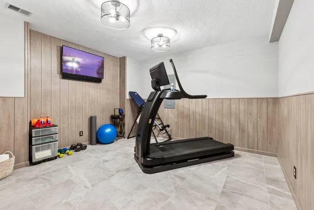 $995,000 | 10758 Watersedge Lane, Woodbury, MN 55129