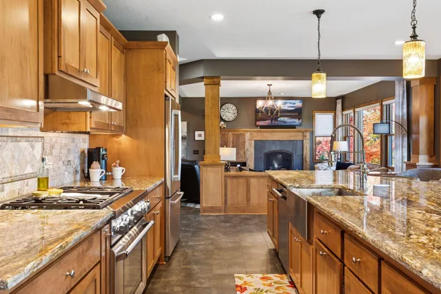 $995,000 | 10758 Watersedge Lane, Woodbury, MN 55129