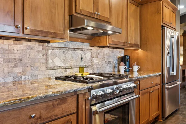 $995,000 | 10758 Watersedge Lane, Woodbury, MN 55129