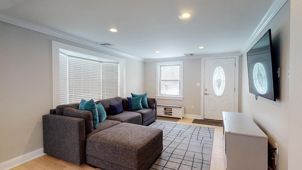 22 Elbridge Road Auburn, MA 01501 - Photo 3 of 26 Gallery Image 3
