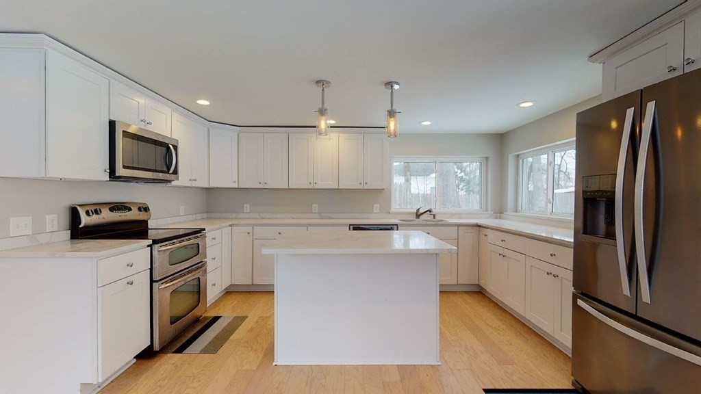 22 Elbridge Road Auburn, MA 01501 - Photo 4 of 26 Gallery Image 4