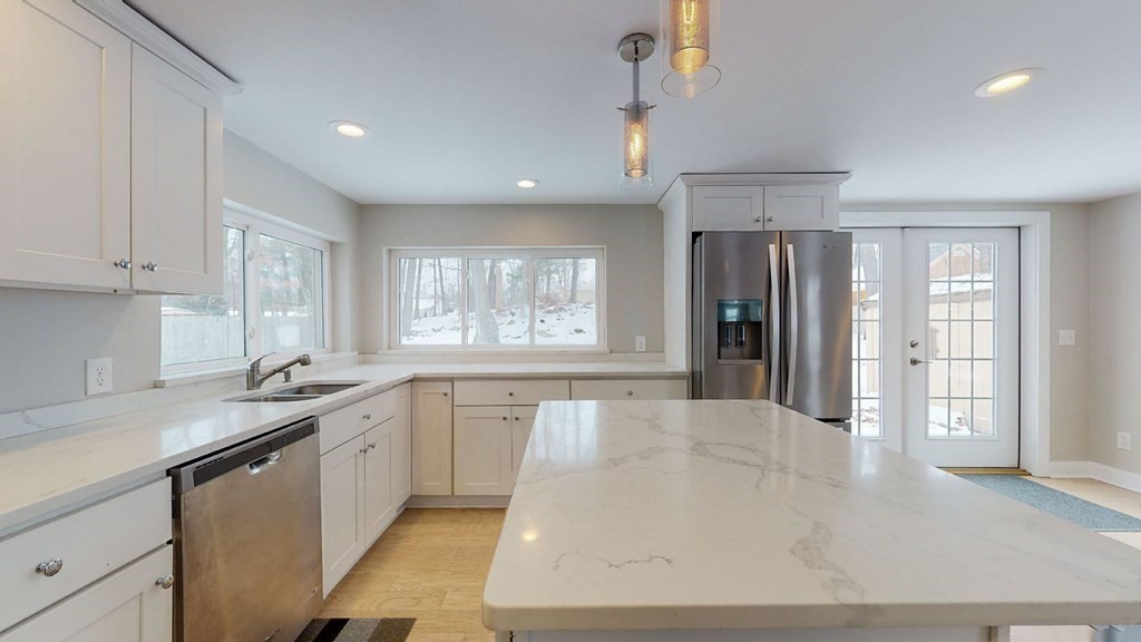 22 Elbridge Road Auburn, MA 01501 - Photo 5 of 26 Gallery Image 5