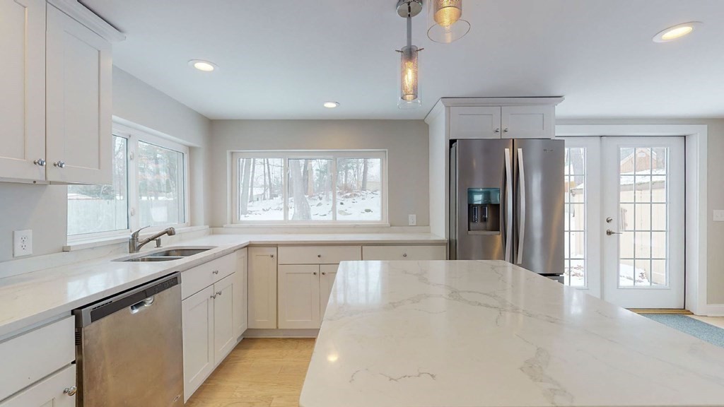 22 Elbridge Road Auburn, MA 01501 - Photo 6 of 26 Gallery Image 6