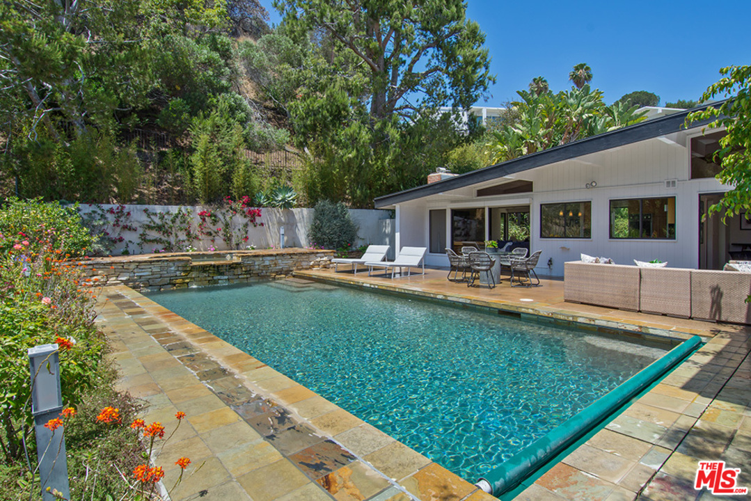 1071 Tellem Drive Pacific Palisades, CA 90272 - Photo 21 of 26 a view of a house with swimming pool and sitting area