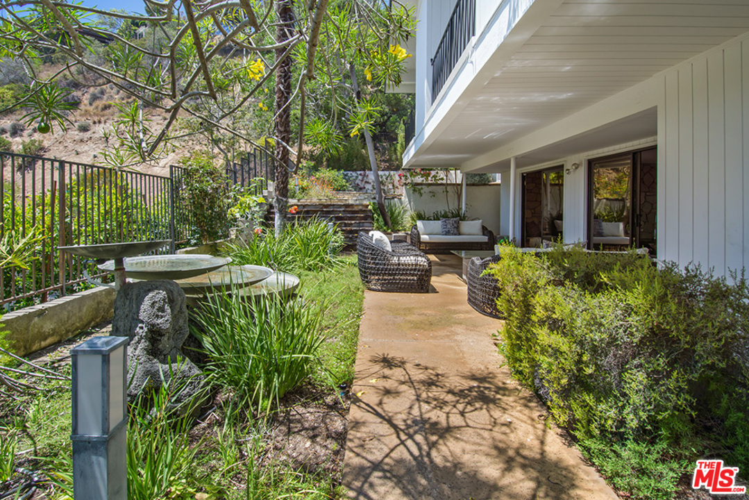1071 Tellem Drive Pacific Palisades, CA 90272 - Photo 24 of 26 a view of a house with backyard and sitting area
