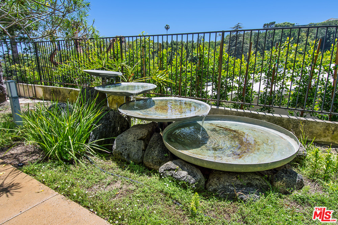1071 Tellem Drive Pacific Palisades, CA 90272 - Photo 26 of 26 a view of a backyard with plants and outdoor seating