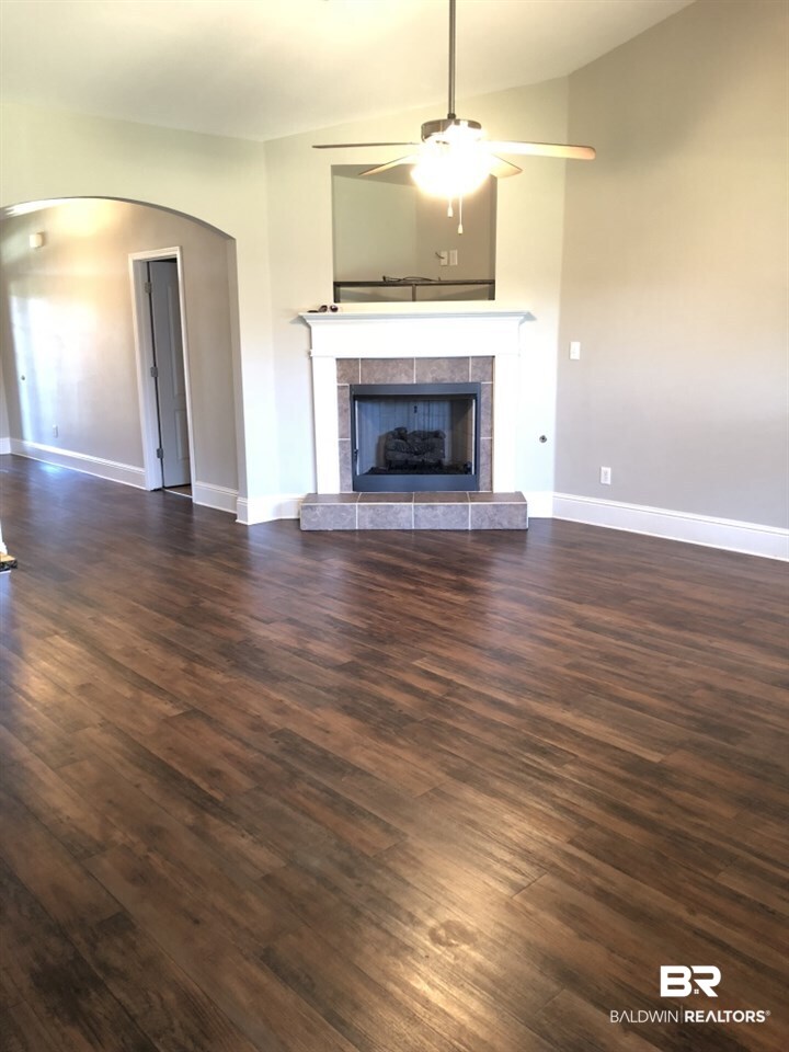 17178 Bankhead Boulevard Fairhope, AL 36532 - Photo 6 of 30 Living Room