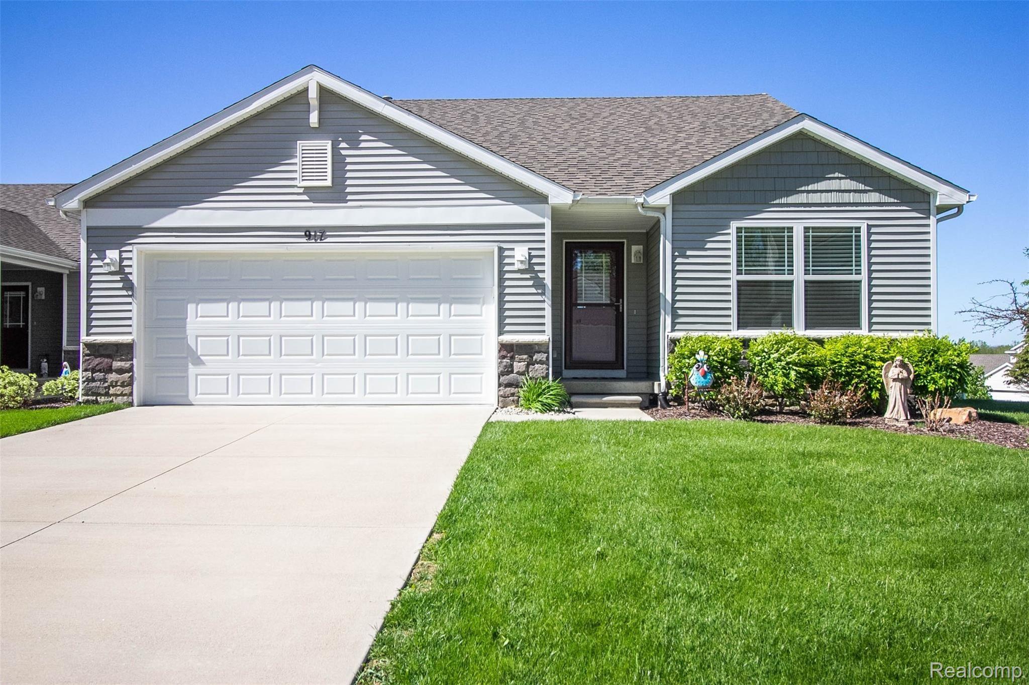917 Spirea Howell, MI 48843 - Photo 1 of 40 1.jpg