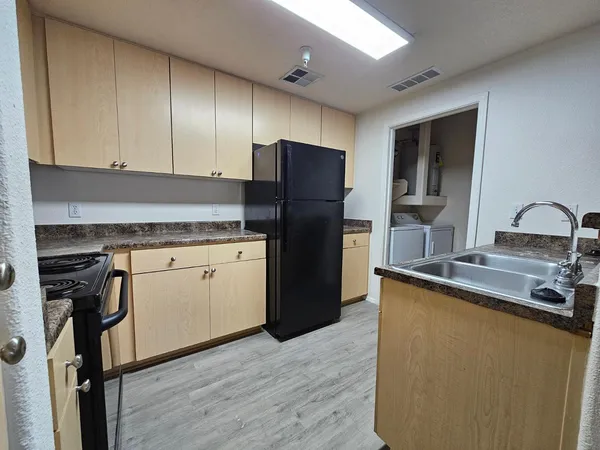 $1,400 | 18416 North Cave Creek Road, Unit 2001, Phoenix, AZ 85032