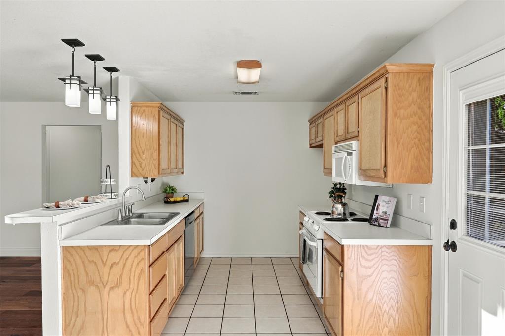 304 Sage Trail Springtown, TX 76082 - Photo 11 of 33 Gallery Image 11