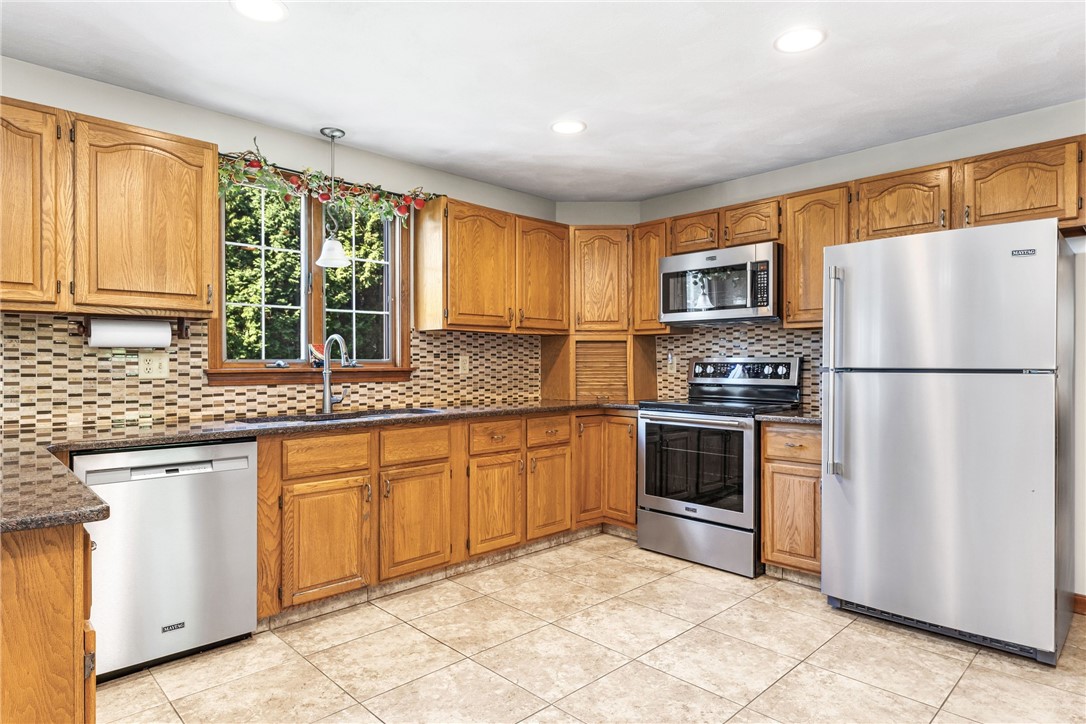 35 Cedar Bay Drive Warwick, RI 02888 - Photo 5 of 32