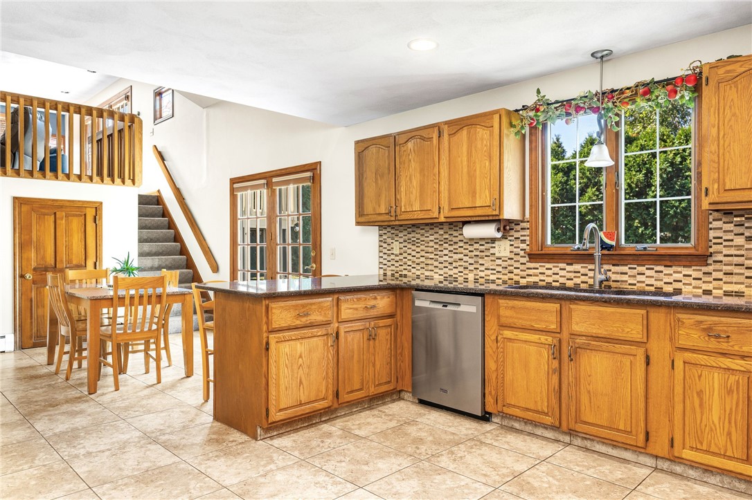 35 Cedar Bay Drive Warwick, RI 02888 - Photo 7 of 32