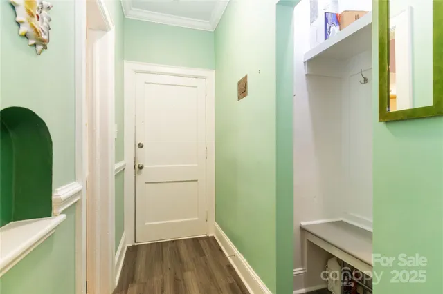 a view of utility room