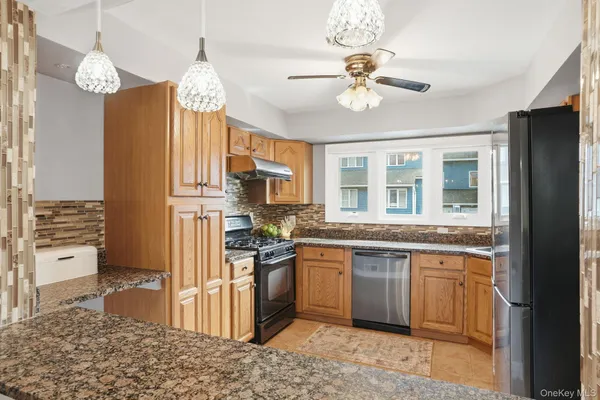 $518,000 | 74 Village Green, Bardonia, NY 10954