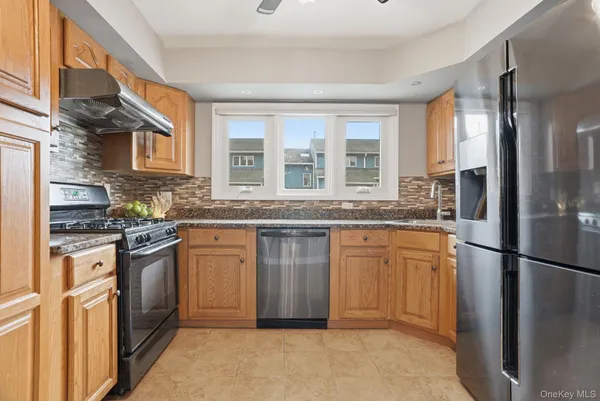 $518,000 | 74 Village Green, Bardonia, NY 10954