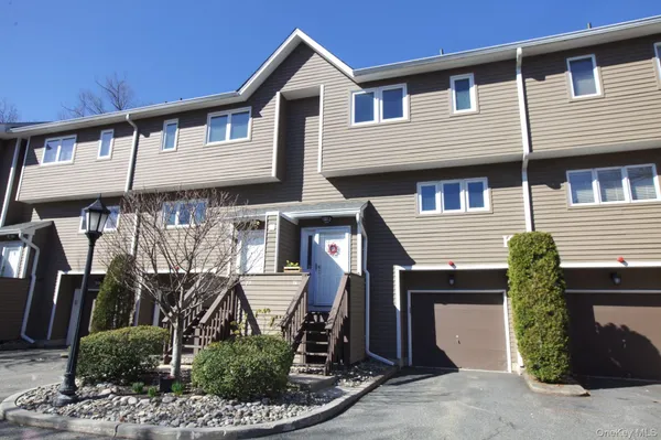 $518,000 | 74 Village Green, Bardonia, NY 10954