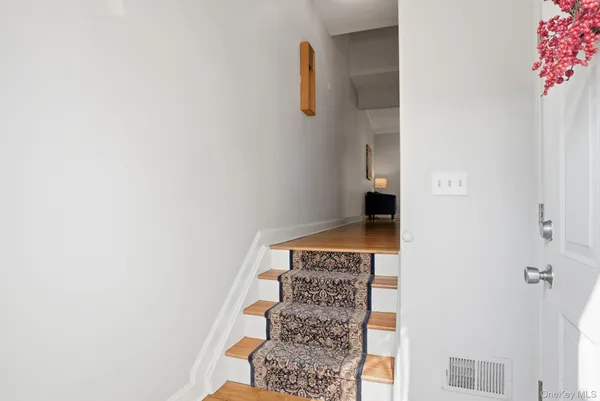 $518,000 | 74 Village Green, Bardonia, NY 10954