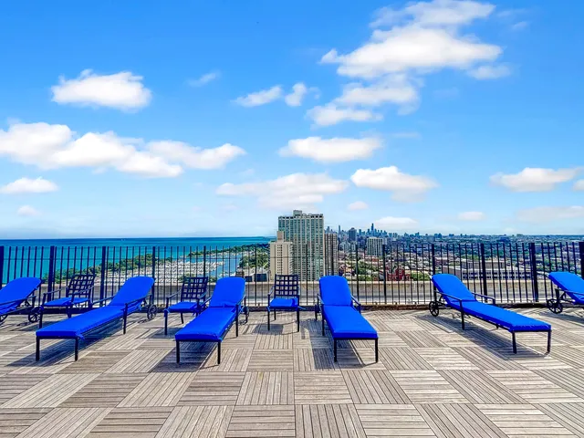 $2,650 | 3550 North Lake Shore Drive, Unit 417, Chicago, IL 60657