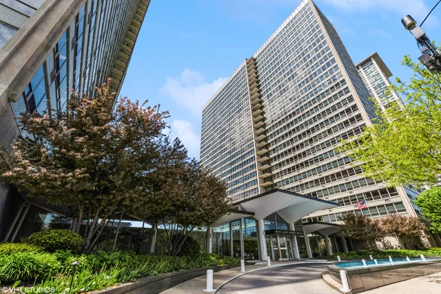 $2,650 | 3550 North Lake Shore Drive, Unit 417, Chicago, IL 60657