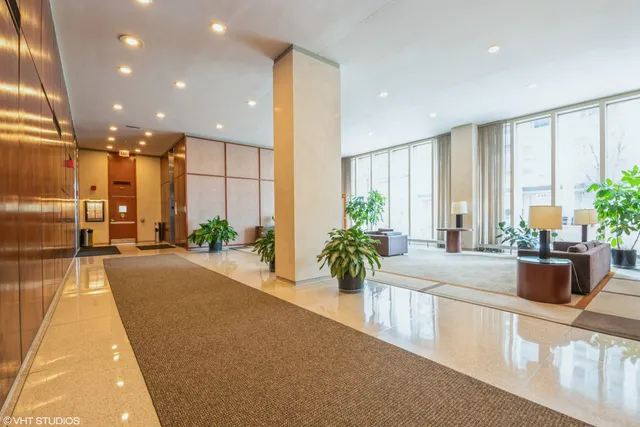 $2,650 | 3550 North Lake Shore Drive, Unit 417, Chicago, IL 60657