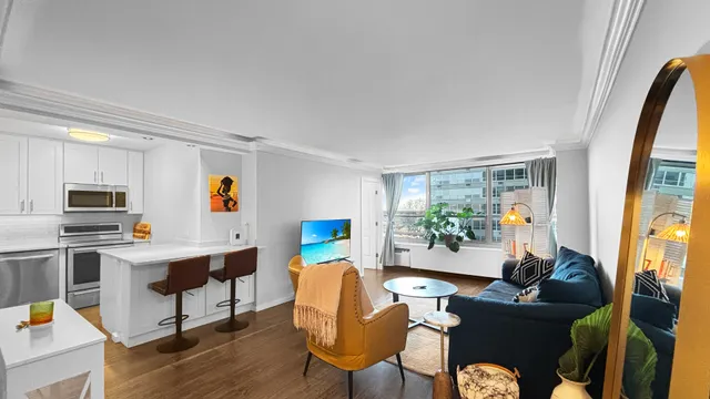 $2,650 | 3550 North Lake Shore Drive, Unit 417, Chicago, IL 60657