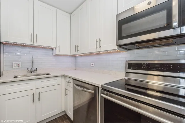 $2,650 | 3550 North Lake Shore Drive, Unit 417, Chicago, IL 60657