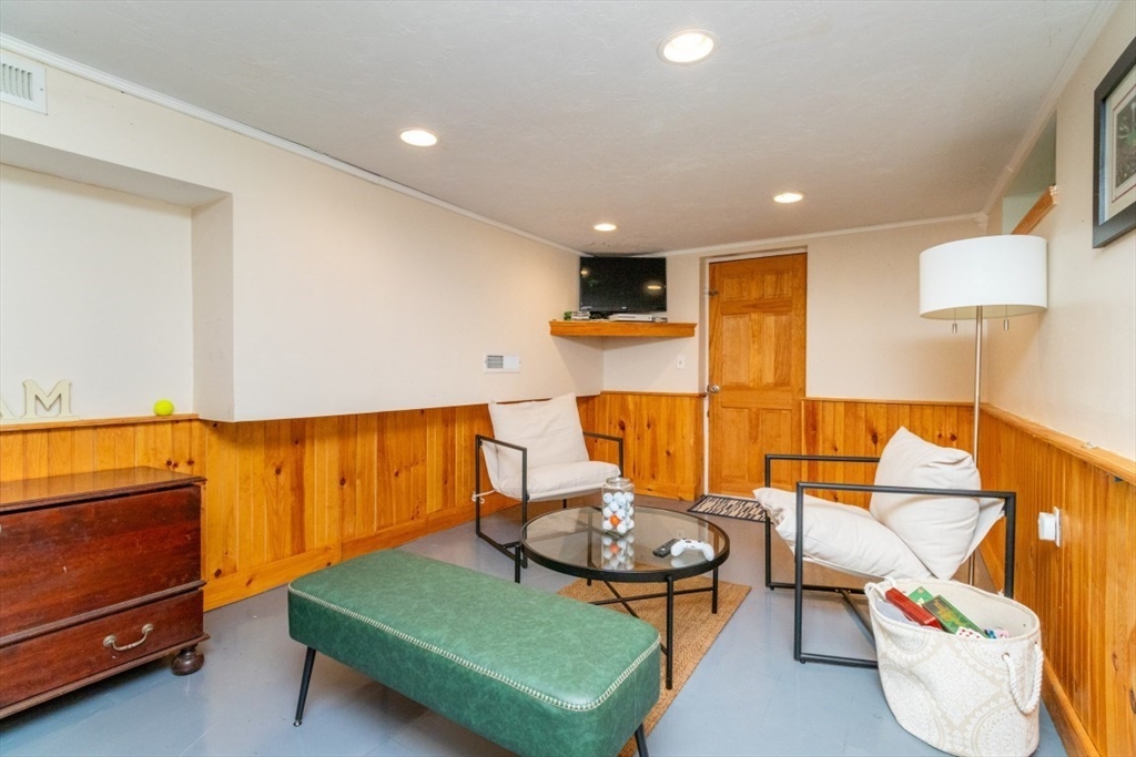 77 Clinton Road Weymouth, MA 02189 - Photo 22 of 38