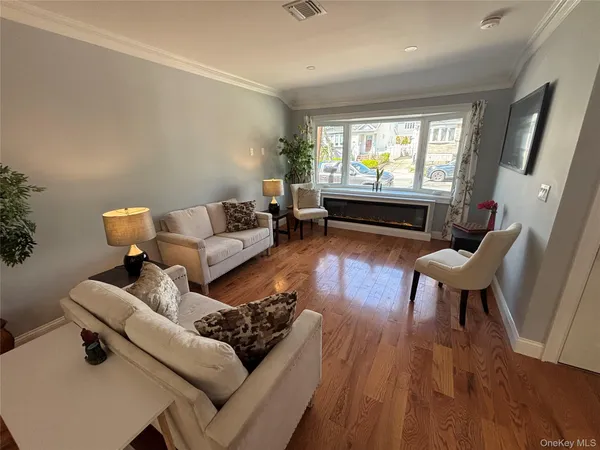$1,499,000 | 146-26 20th Road | Whitestone