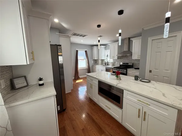 $1,499,000 | 146-26 20th Road | Whitestone