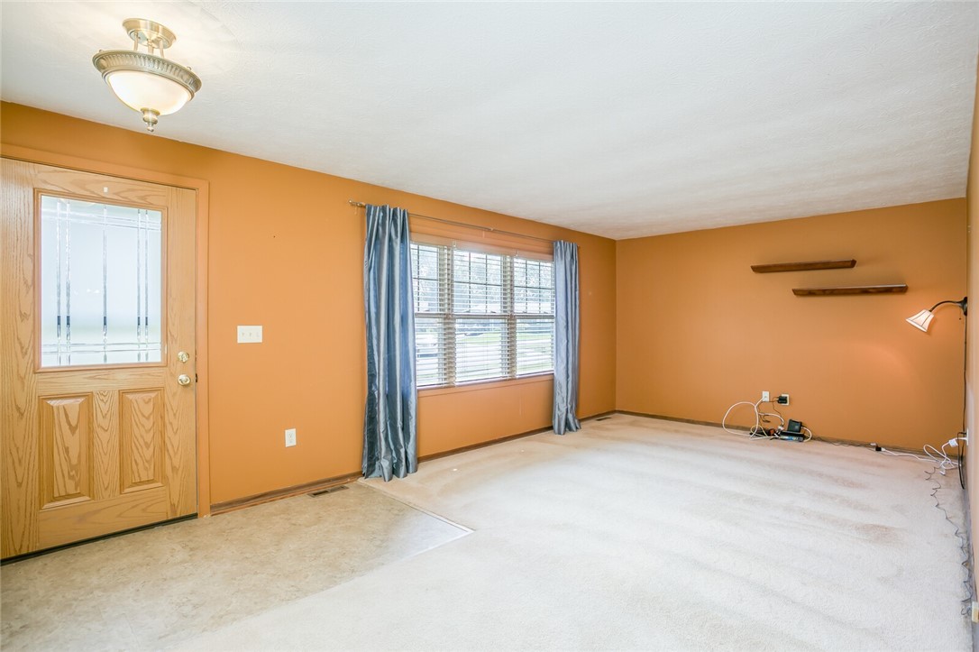 26 Cold Spring Circle Gates, NY 14624 - Photo 4 of 31