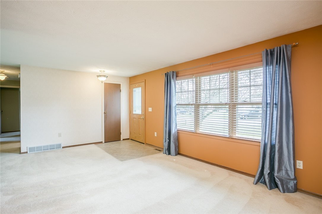 26 Cold Spring Circle Gates, NY 14624 - Photo 5 of 31