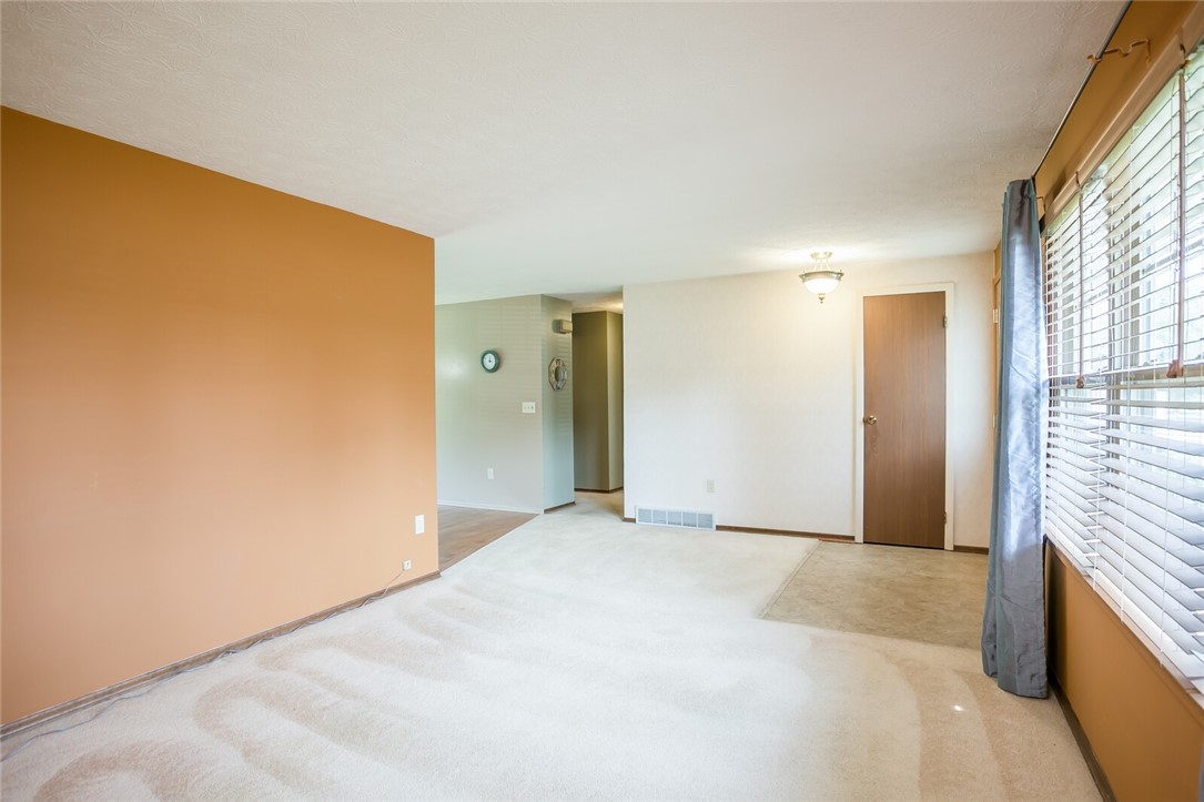 26 Cold Spring Circle Gates, NY 14624 - Photo 6 of 31