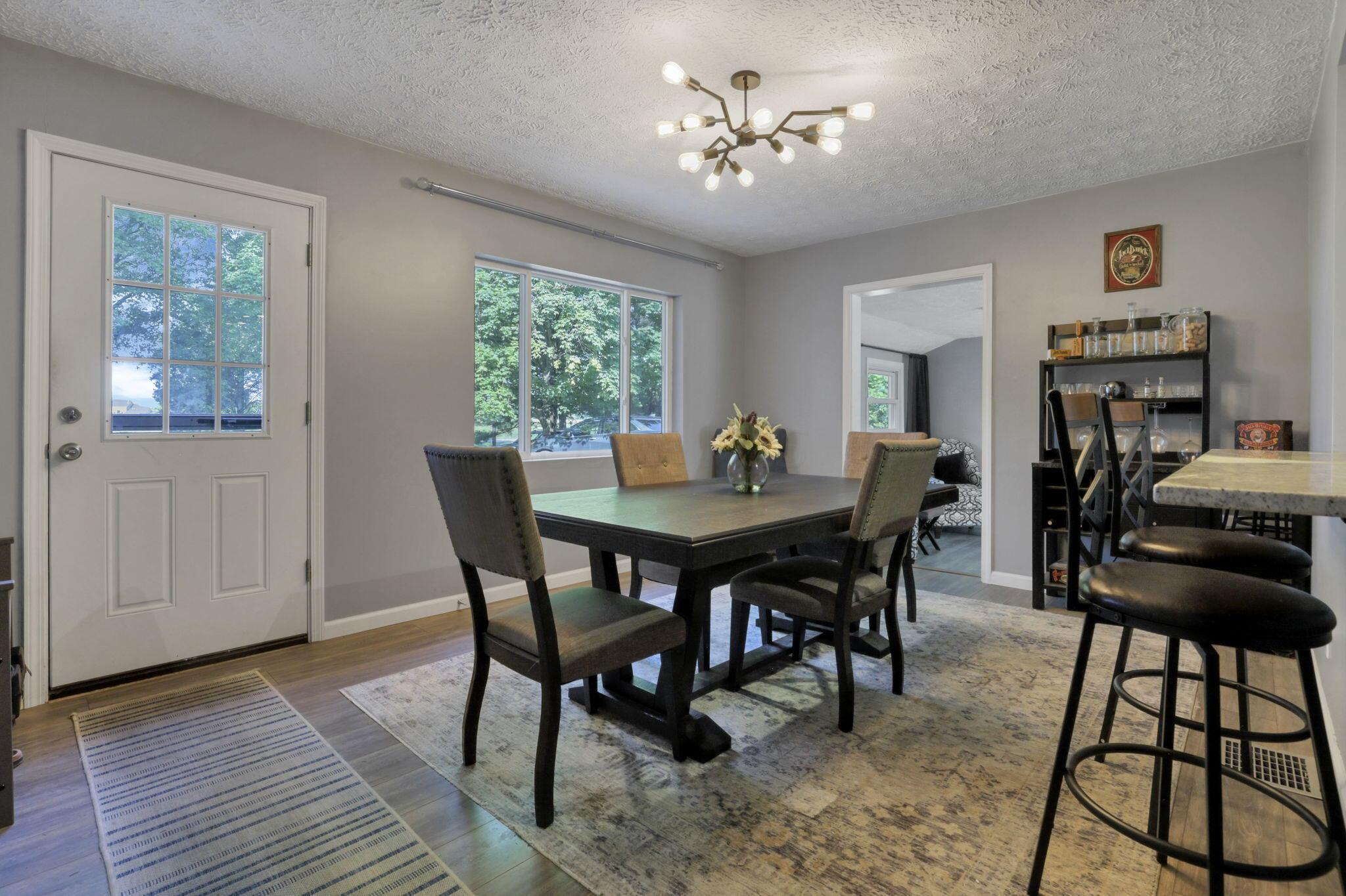 930 Hibbs Road Grove City, OH 43123 - Photo 5 of 45 Dining room