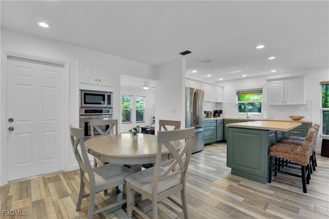 851 98th Avenue North Naples, FL 34108 - Photo 12 of 32