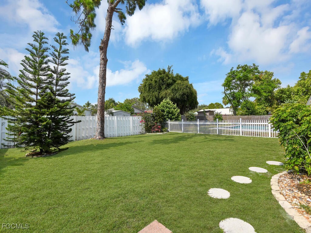 851 98th Avenue North Naples, FL 34108 - Photo 30 of 32