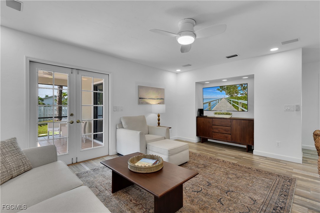 851 98th Avenue North Naples, FL 34108 - Photo 4 of 32