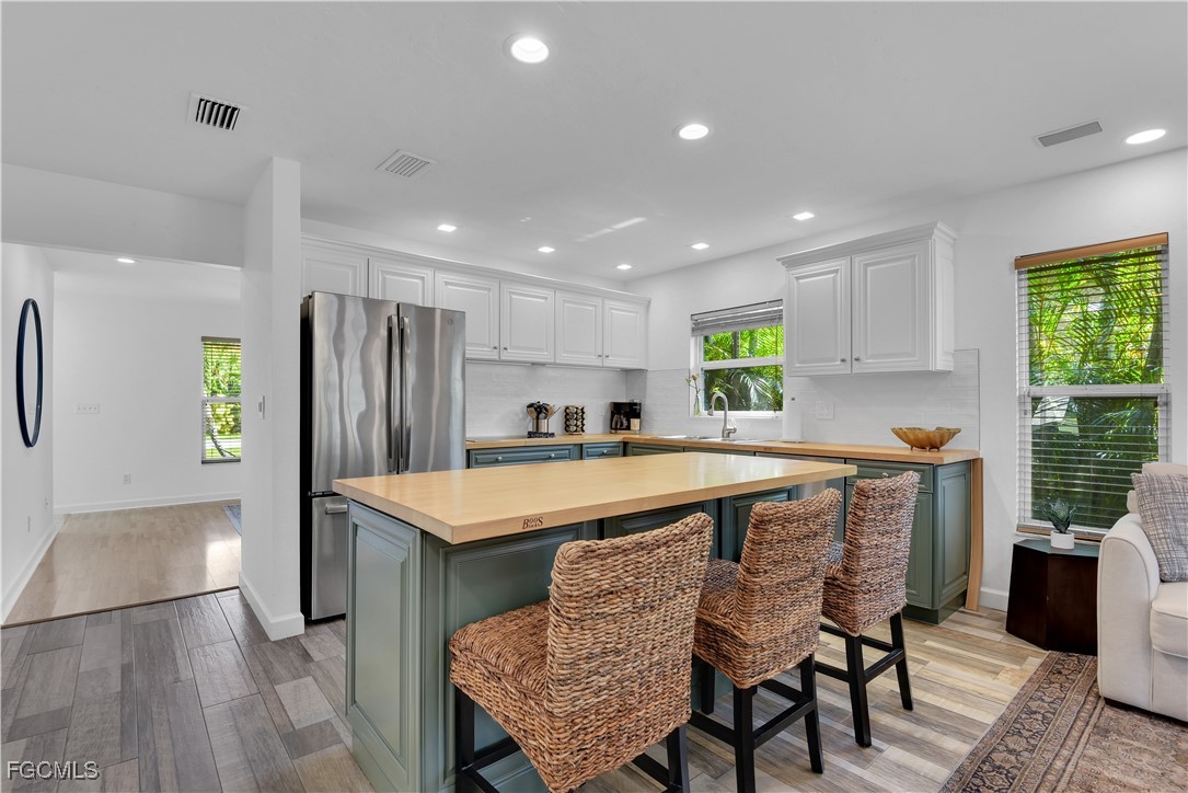 851 98th Avenue North Naples, FL 34108 - Photo 5 of 32