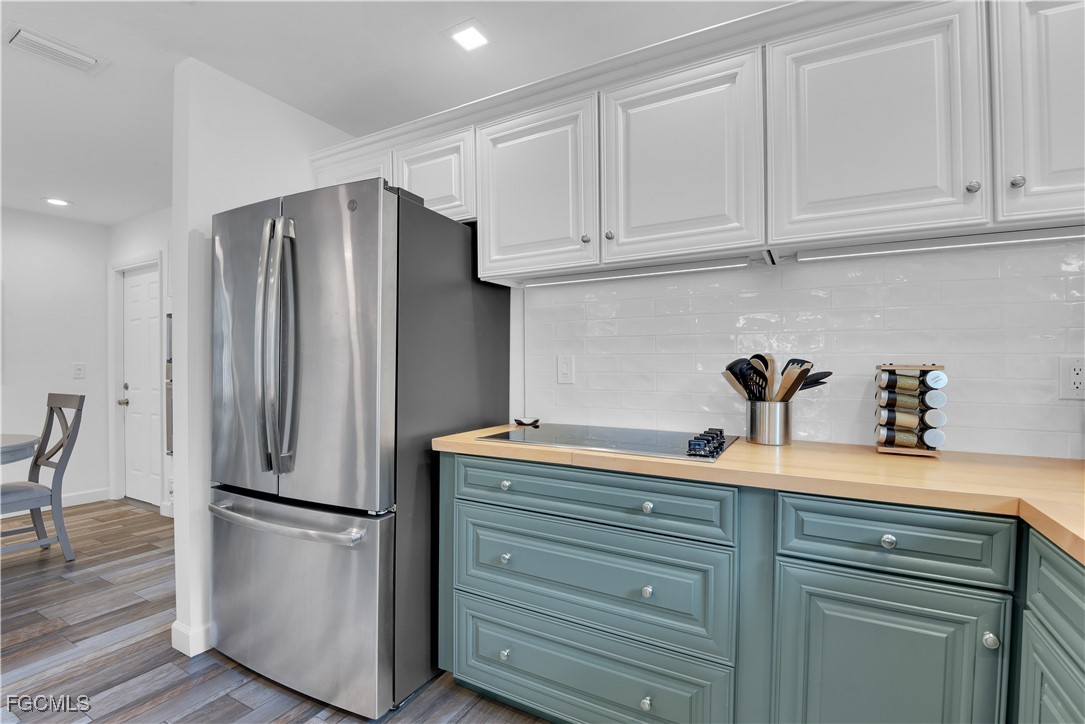 851 98th Avenue North Naples, FL 34108 - Photo 7 of 32