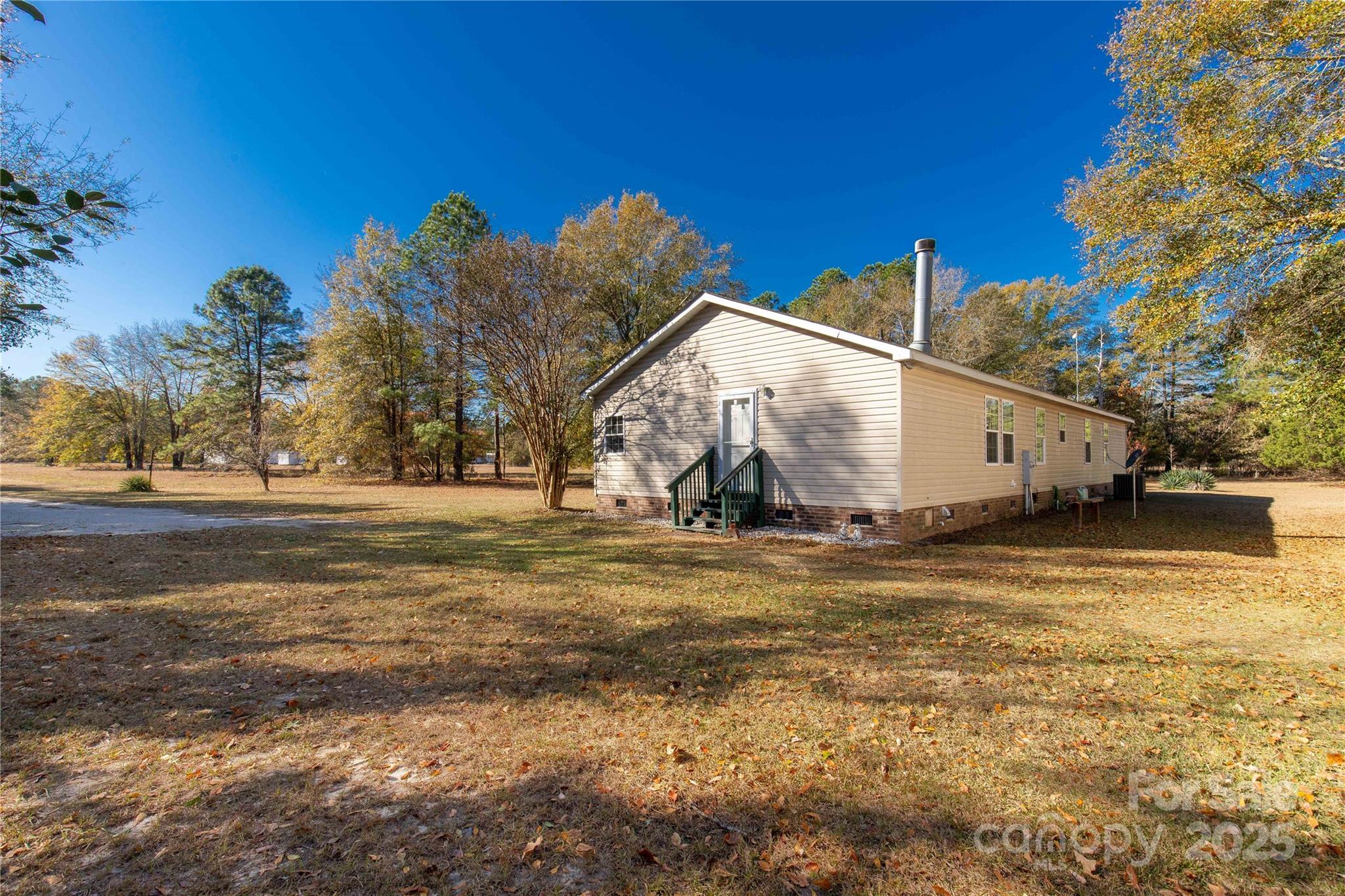 928 Neds Creek Road Kershaw, SC 29067 - Photo 26 of 38 a view of a outdoor space with fountain