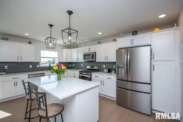 $425,000 | 4010 West Fiona Way, Dunlap, IL 61525